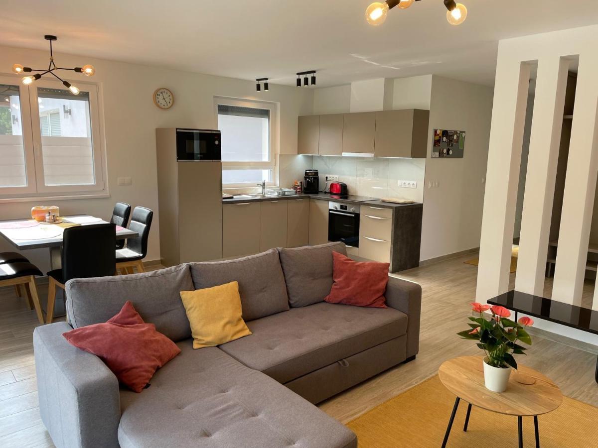 Royalhill Apartman Вонярцвашхедь Экстерьер фото